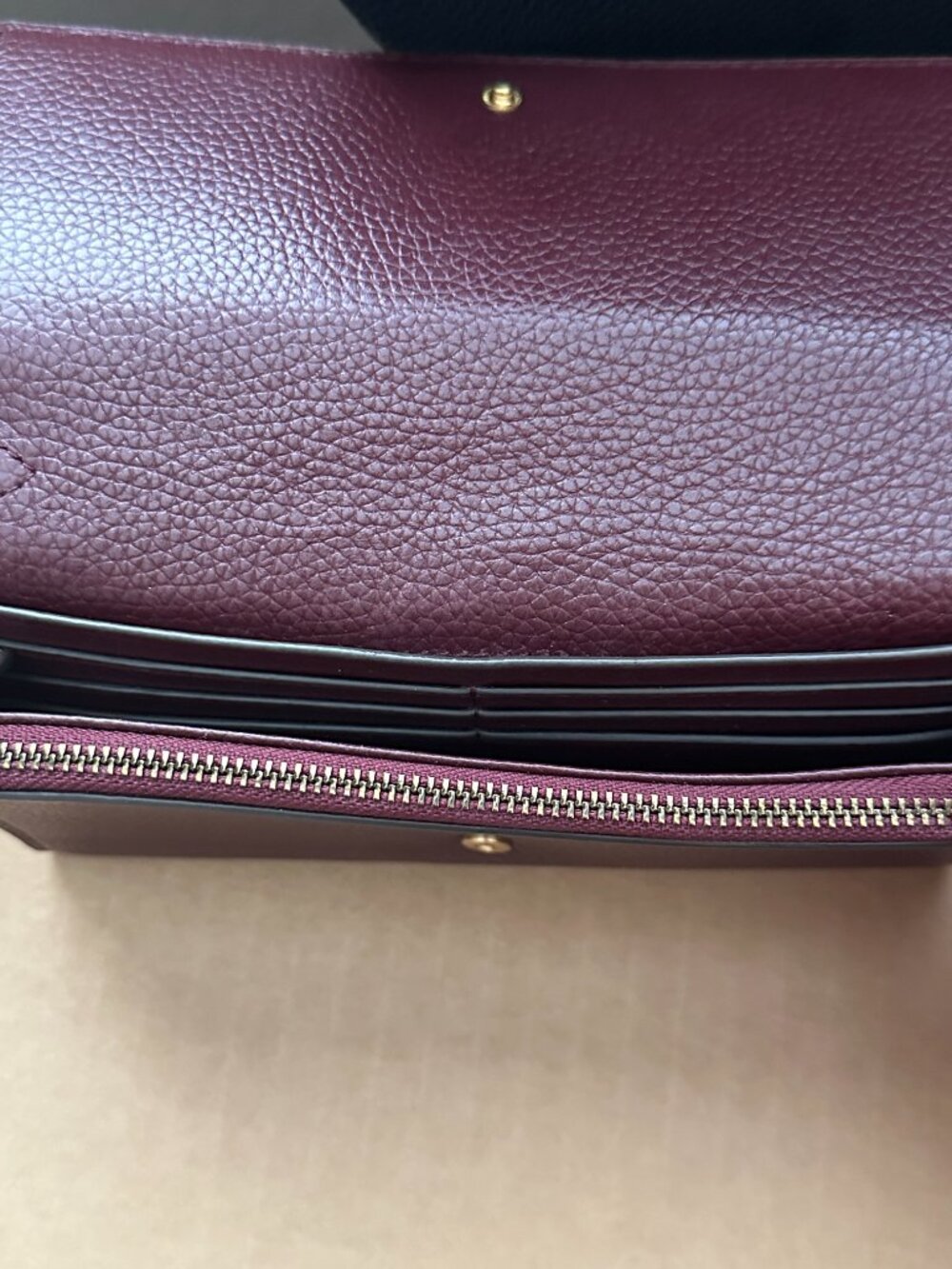 BUNDLE Tory Burch Britten Tote w/ matching wallet in garnet excellent condition! - Picture 9 of 10